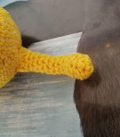 Häntä kiinnitettynä vartaloon